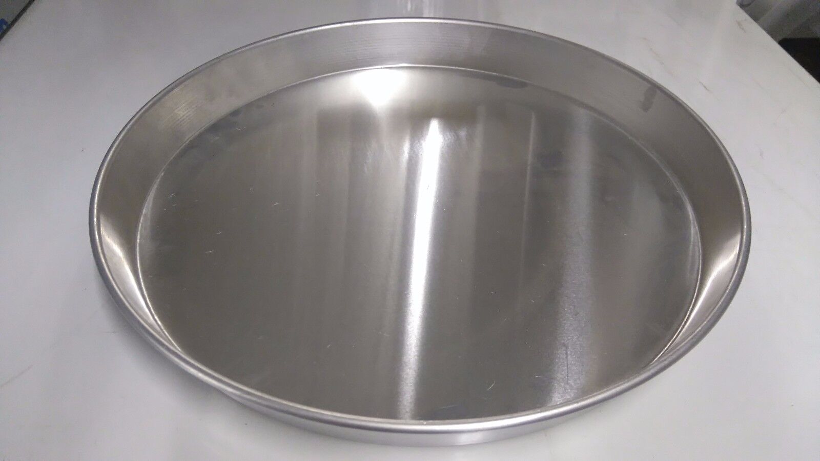 5 Aluminium Pizza Pans stacked together, 9" and 11" sizes, made in UK for optimal deep pizza baking.