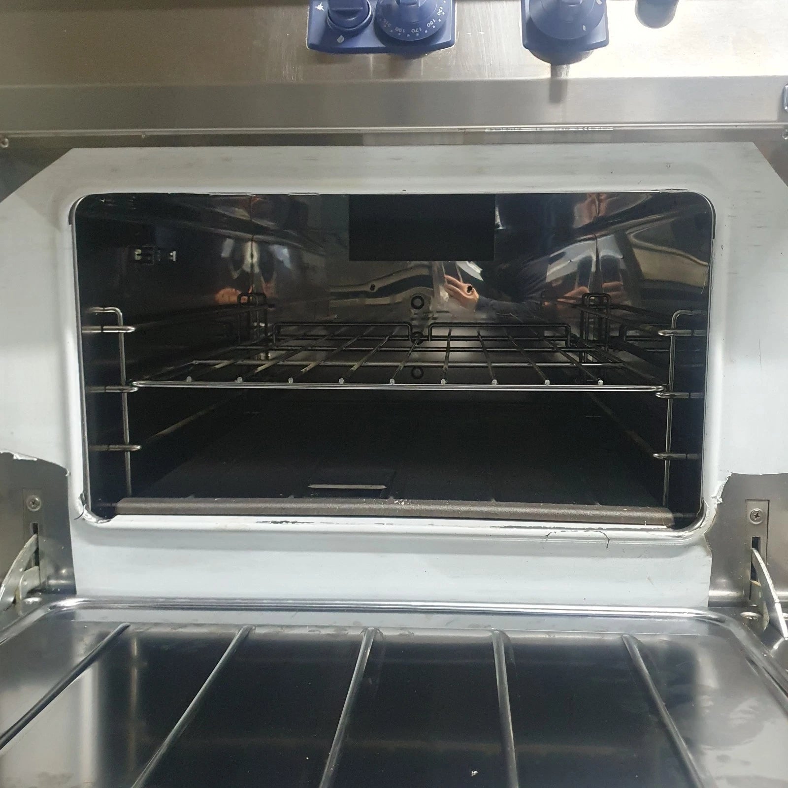 ELECTROLUX GAS SOLID TOP RANGE WITH OVEN NATURAL GAS UNUSEDT