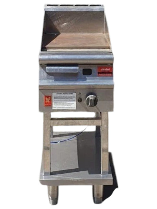 Falcon 40Cm Freestanding Natural Gas Griddle in a professional kitchen, showcasing its durable construction and efficient heating design.