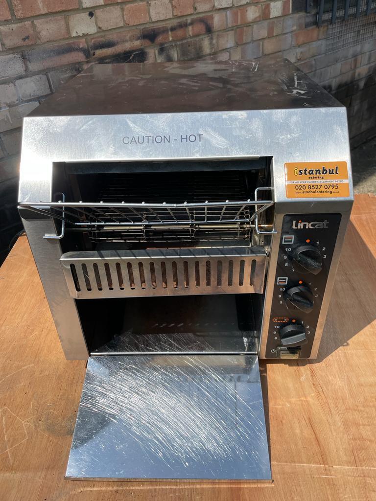 Lincat CT1 Electric Conveyor Toaster - 340 Slices/Hour, Compact Commercial Design