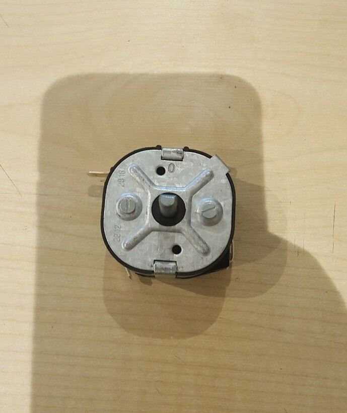 Close-up of Kuroma Original Timer part number 1296, perfect for achieving precise cooking times in pressure frying.
