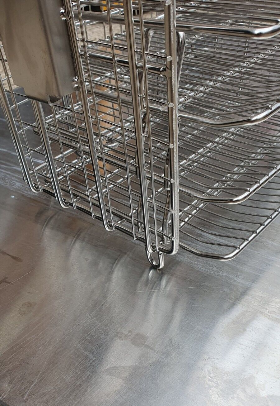 Henny Penny Electric Basket with Hinged Shelves and Legs, a reliable kitchen upgrade for superior cooking performance.