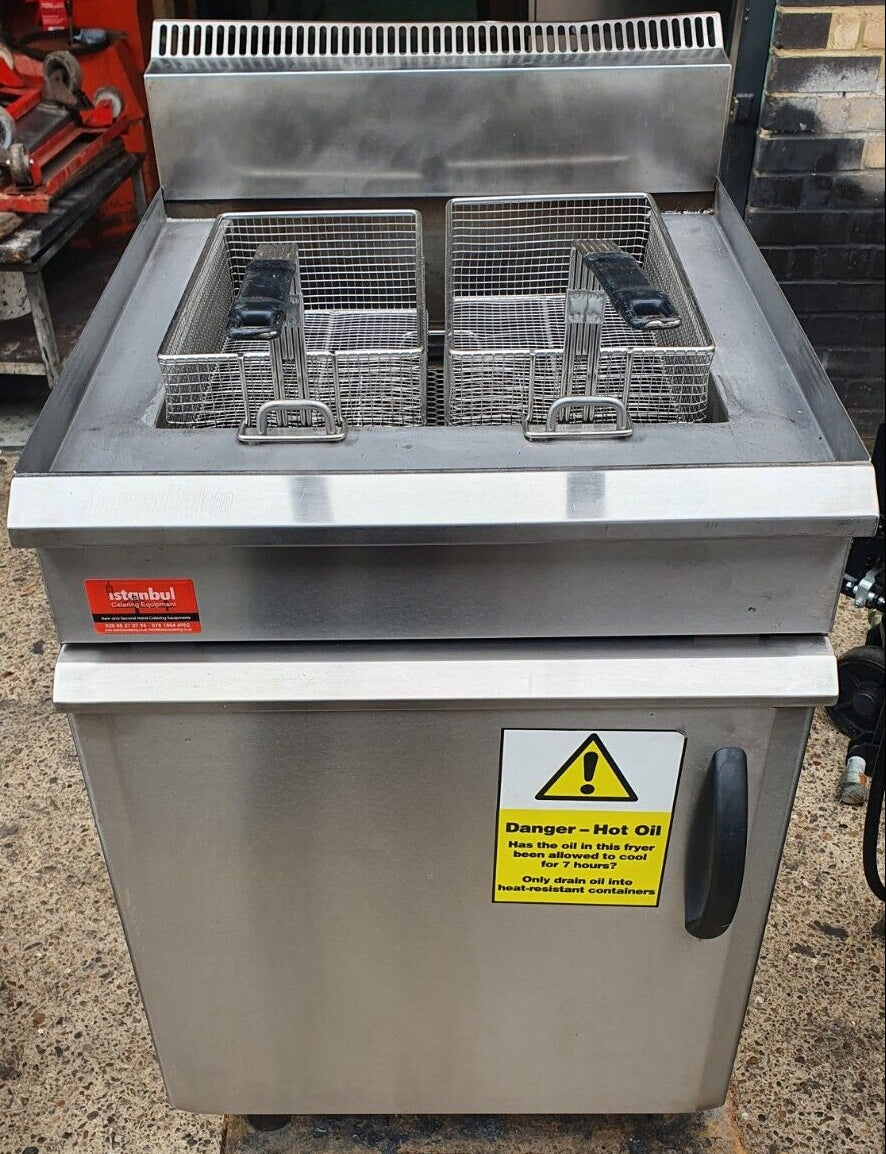 Moorwood Vulcan Fryer Natural Gas Single Tank Double Basket Free Standing with food being fried, highlighting its efficiency.